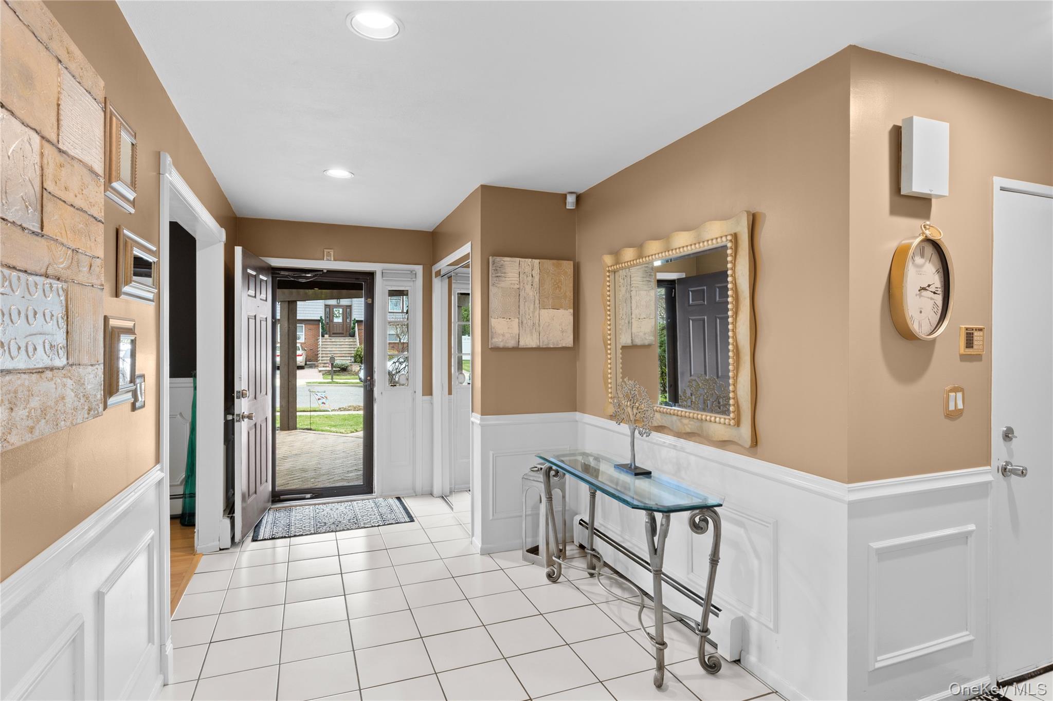 19 Jacob Road Plainview, NY 11803 - Photo 4 of 33