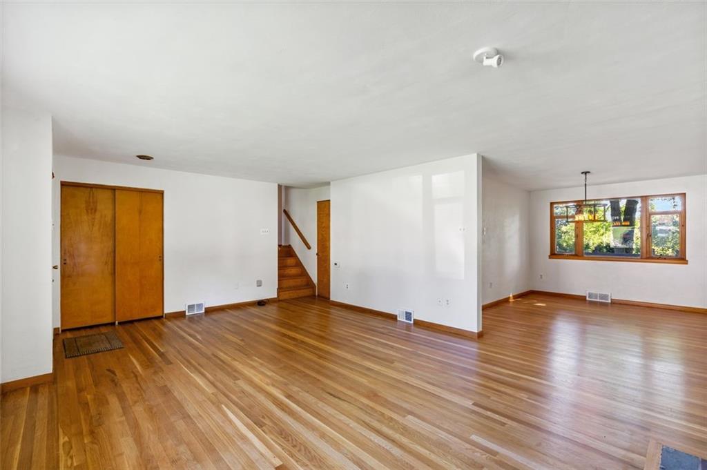 46 Elmwood Road Pittsburgh, PA 15209 - Photo 3 of 25 Gallery Image 3
