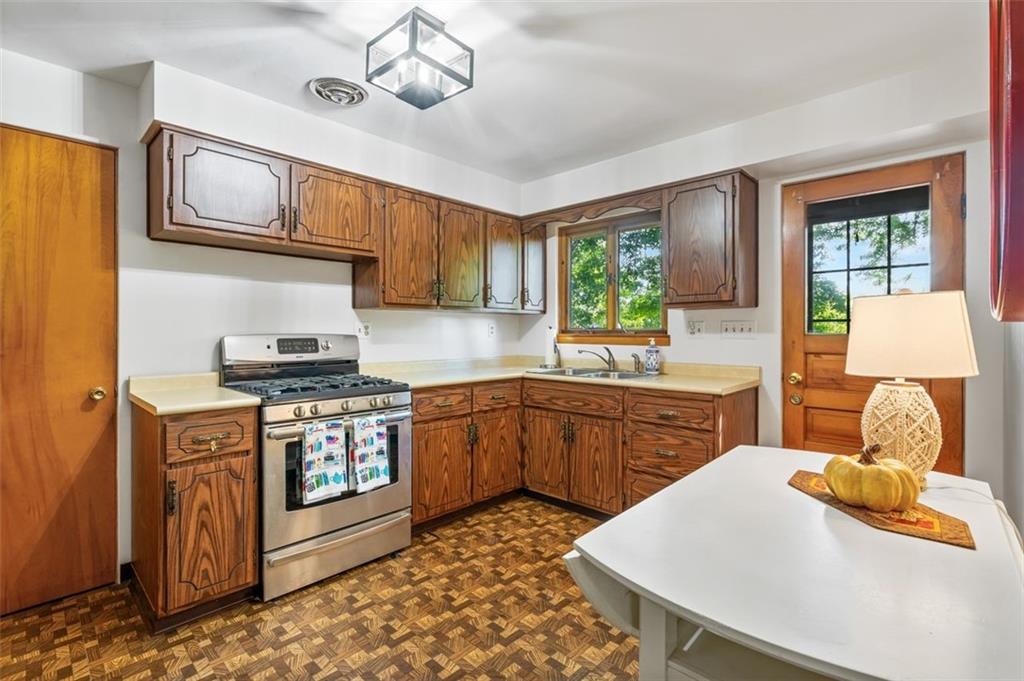 46 Elmwood Road Pittsburgh, PA 15209 - Photo 6 of 25 Gallery Image 6