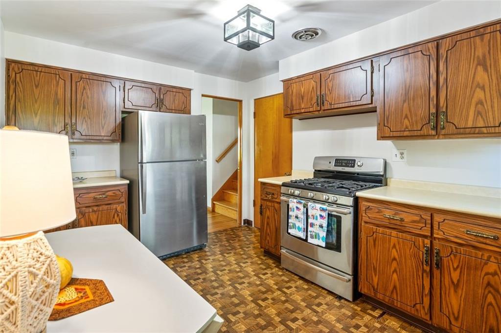 46 Elmwood Road Pittsburgh, PA 15209 - Photo 8 of 25 Gallery Image 8