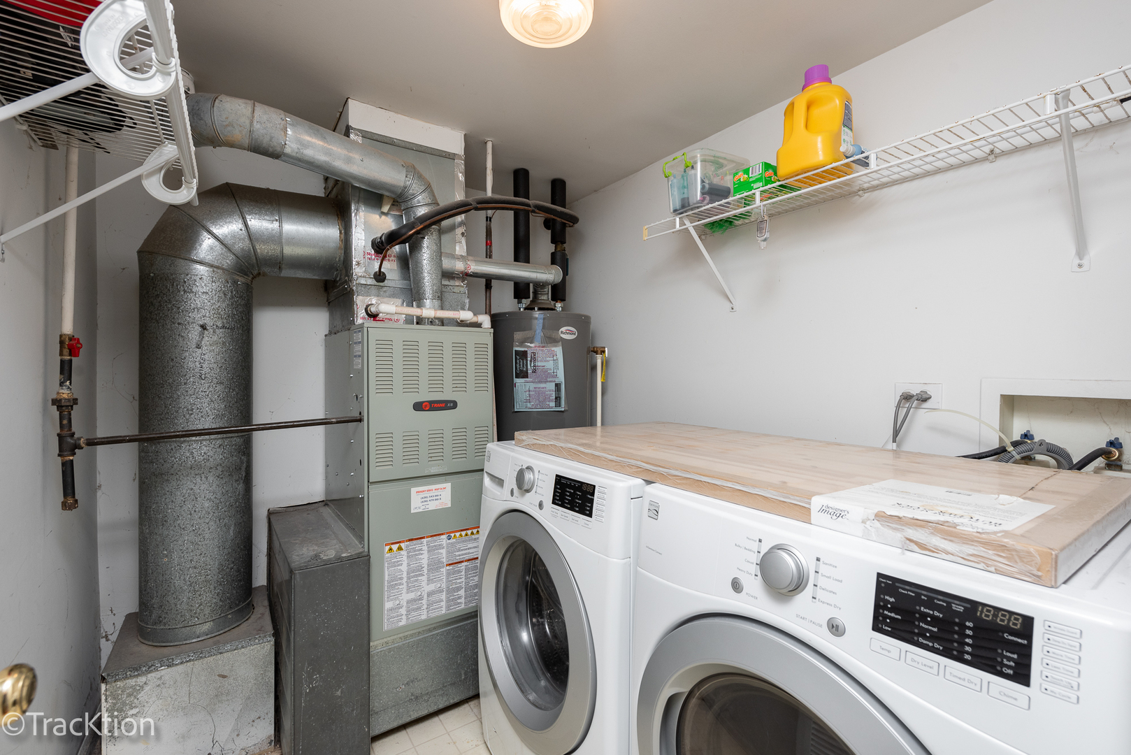 2008 Primrose Drive Plainfield, IL 60586 - Photo 13 of 26 a utility room with dryer and washer