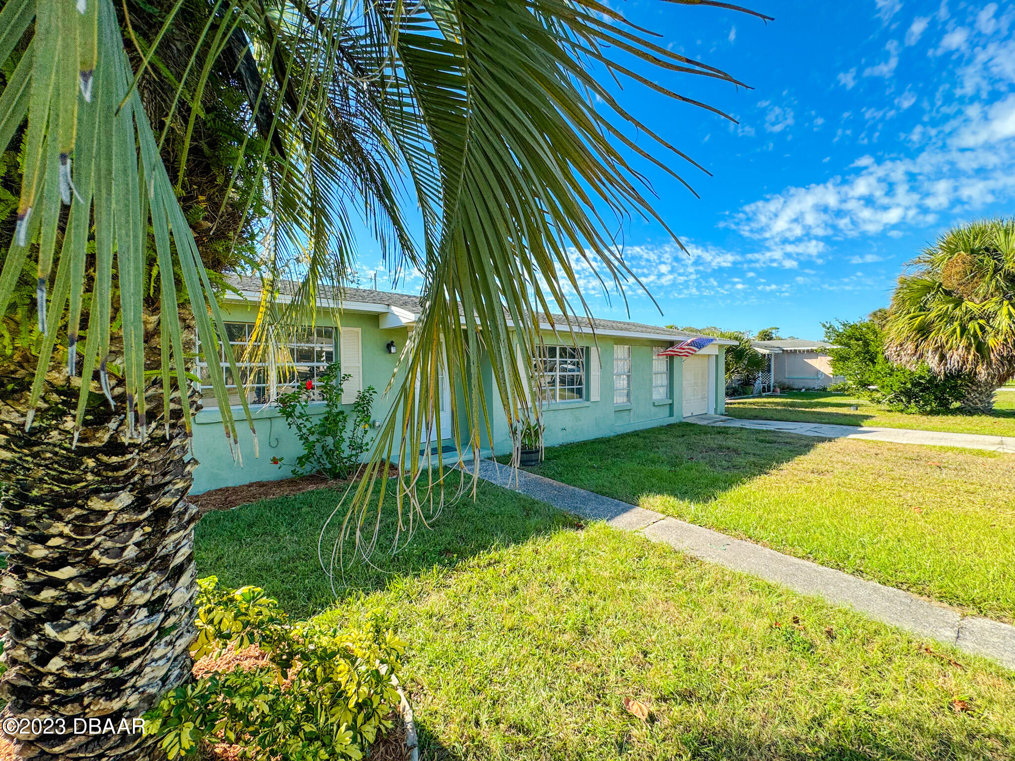 402 North Halifax Drive Ormond Beach, FL 32176 - Photo 13 of 64 Front Close North