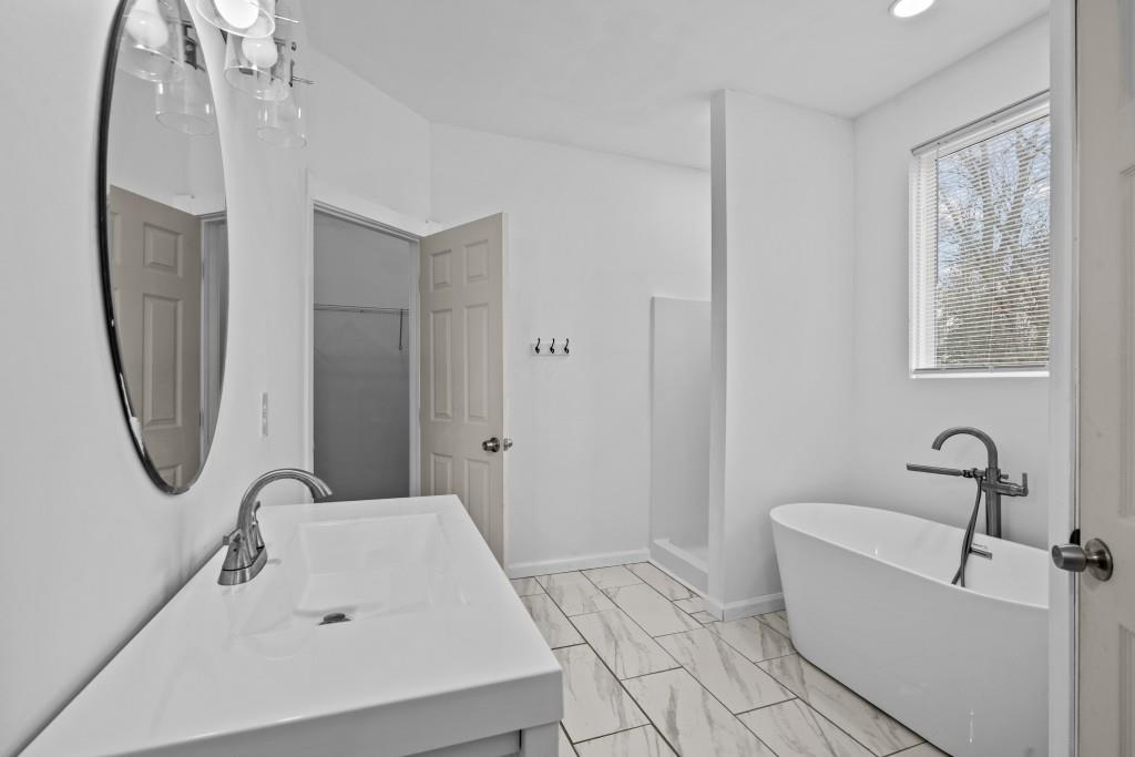 657 Summit Lane Ellijay, GA 30540 - Photo 24 of 33 a bathroom with a tub sink and mirror