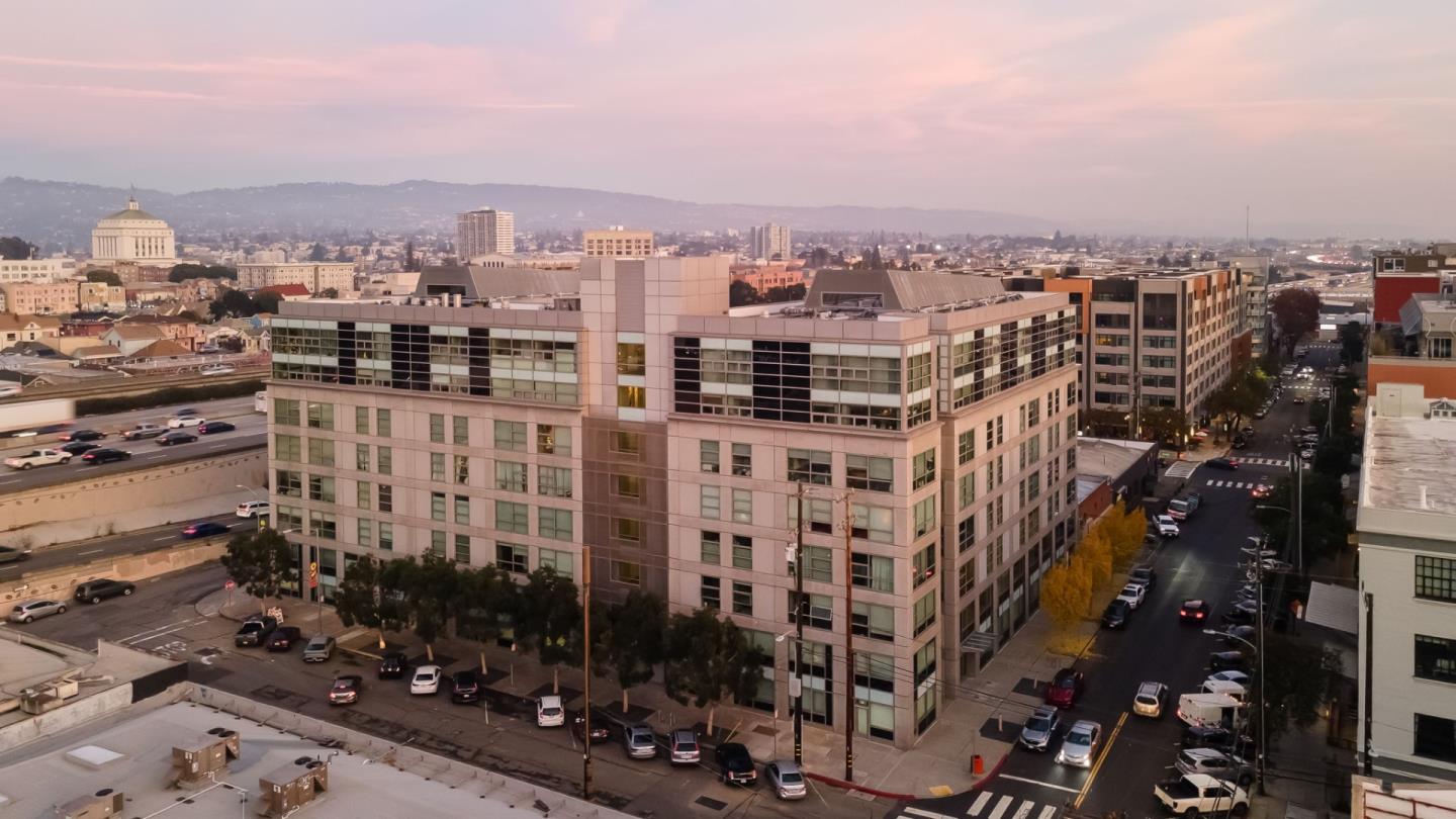 428 Alice Street, Unit 637 Oakland, CA 94607 - Photo 19 of 23 a view of a city that has tall buildings