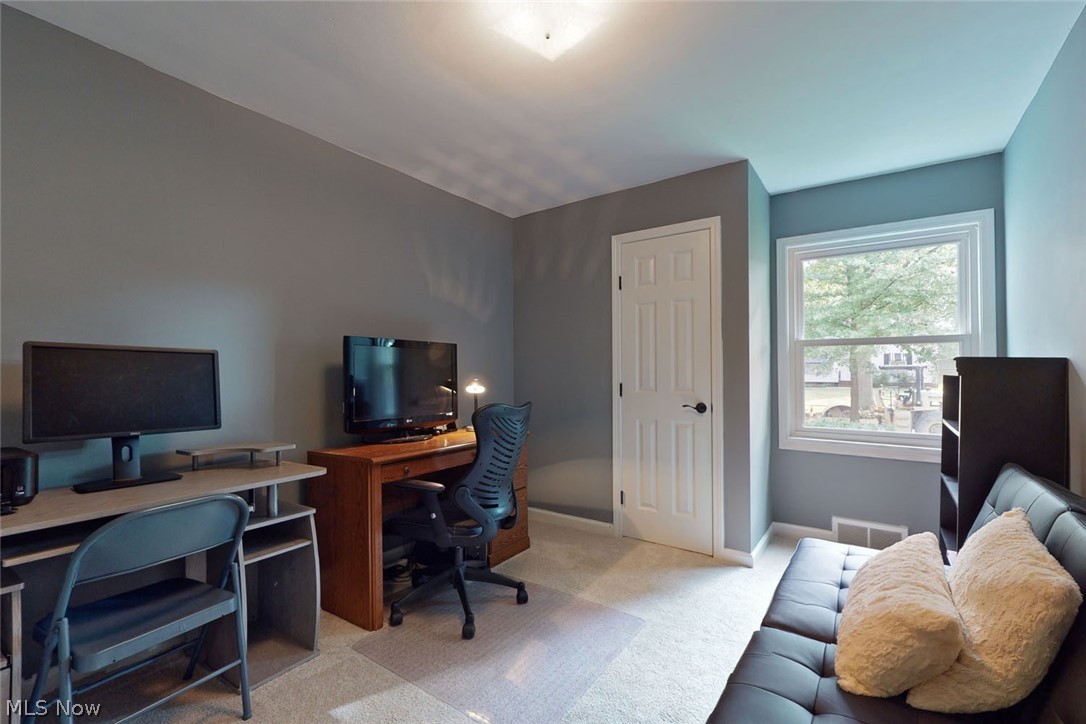 1340 Haverston Road Cleveland, OH 44124 - Photo 11 of 24