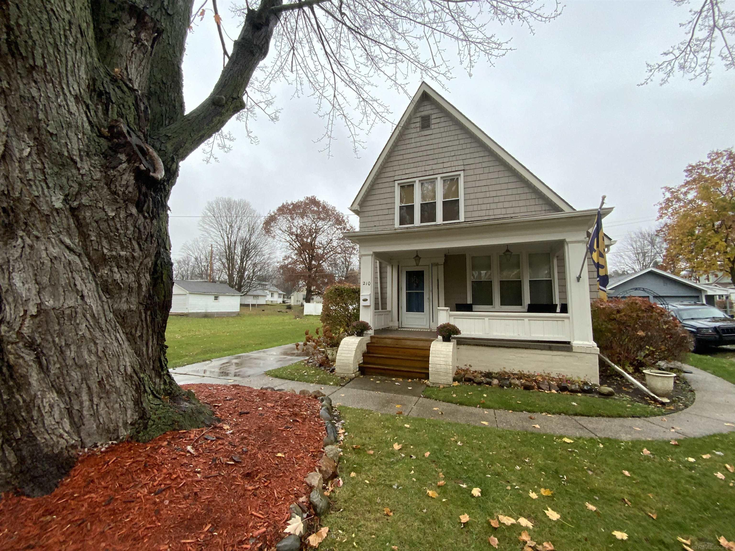 210 Spring Street Yale, MI 48097 - Photo 2 of 35 50161074-54a24af8-1768-4f86-a51e-01d8317054db.JPG