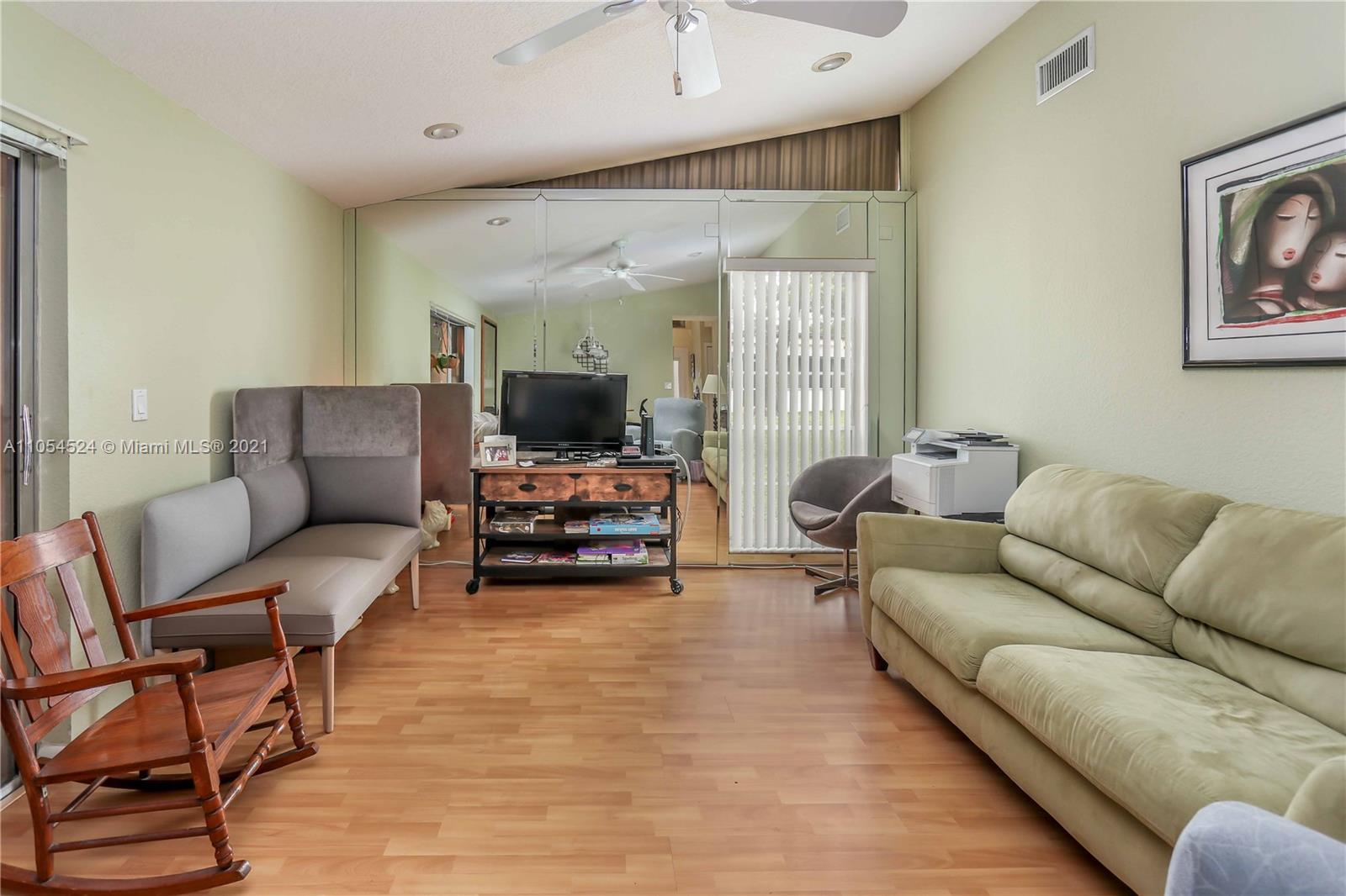 117 Fox Road, Unit 142 Hollywood, FL 33024 - Photo 10 of 25 Gallery Image 10
