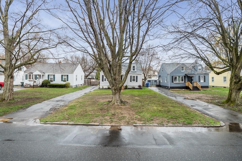 61 Garland Street Springfield, MA 01118 - Photo 3 of 32