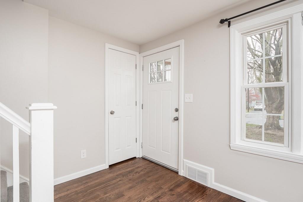 61 Garland Street Springfield, MA 01118 - Photo 4 of 32