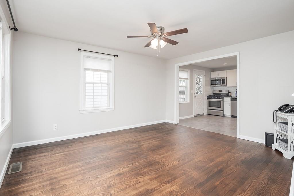 61 Garland Street Springfield, MA 01118 - Photo 5 of 32