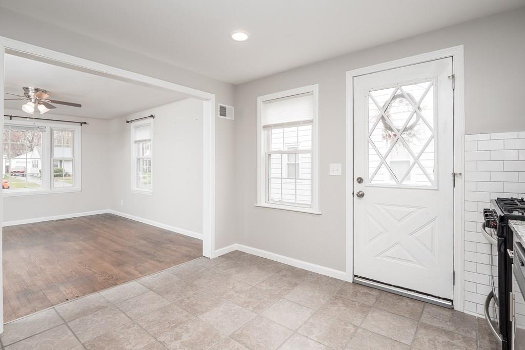 61 Garland Street Springfield, MA 01118 - Photo 8 of 32