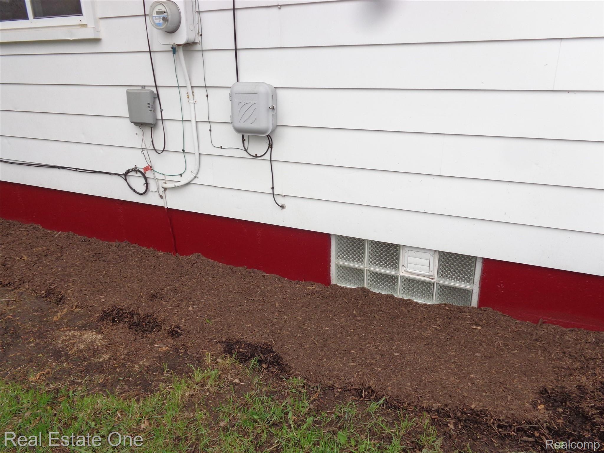 381 Dover Road Waterford, MI 48328 - Photo 21 of 22 GLASS BLOCK WINDOWS.JPG
