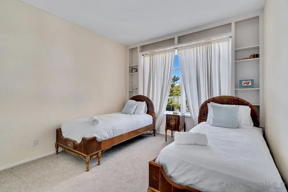 9636 Claiborne Square La Jolla, CA 92037 - Photo 34 of 48 a bedroom with two beds and a window