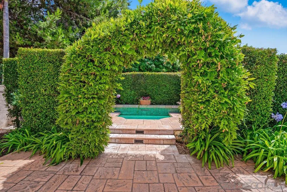 9636 Claiborne Square La Jolla, CA 92037 - Photo 38 of 48 a view of a garden with plants