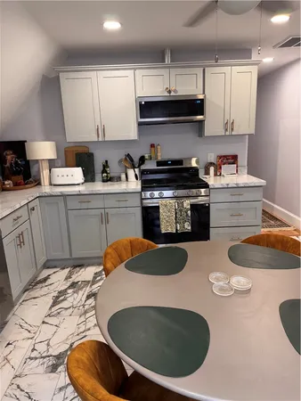 $2,500 | 93 Chapin Avenue, Unit 3, Providence, RI 02909