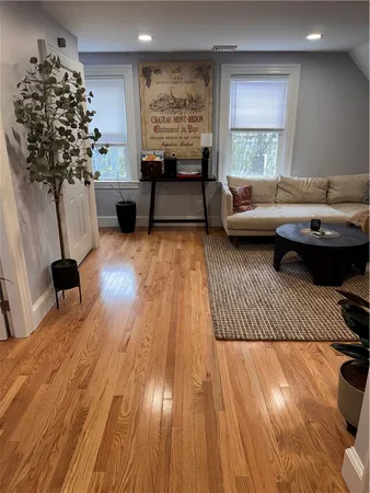 $2,500 | 93 Chapin Avenue, Unit 3, Providence, RI 02909