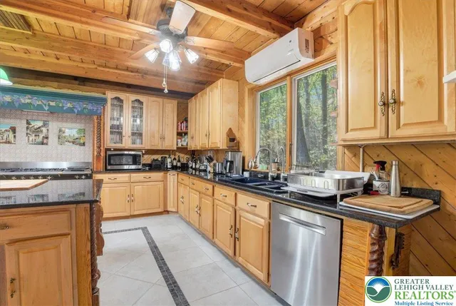 $1,100,000 | 493 Lake Drive, Nesquehoning, PA 18240