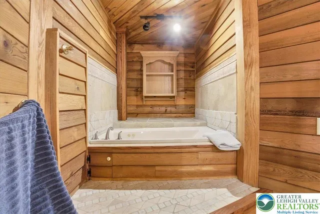 $1,100,000 | 493 Lake Drive, Nesquehoning, PA 18240