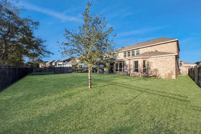a view of a house with a backyard