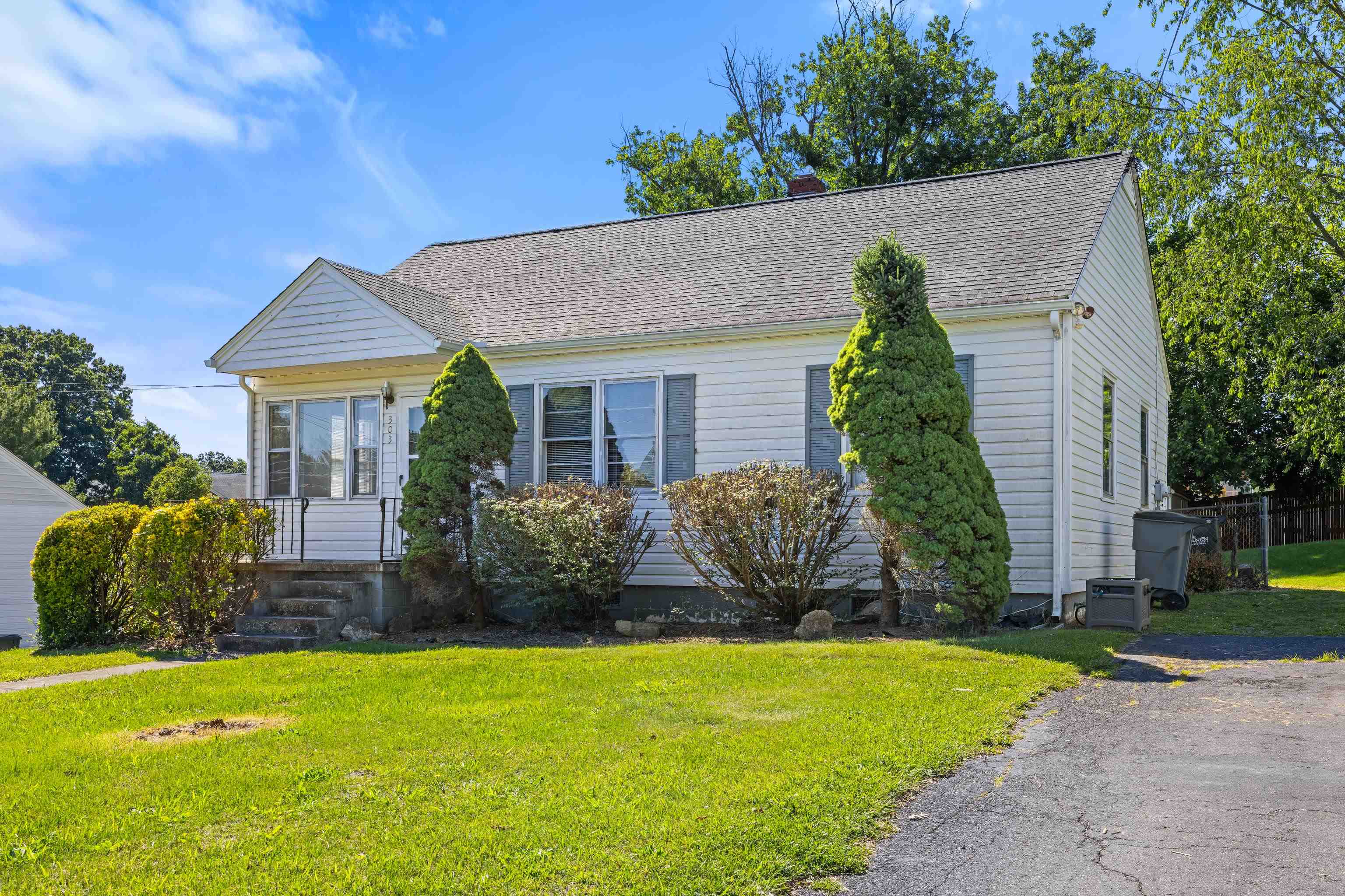 303 Devon Road Staunton, VA 24401 - Photo 3 of 45