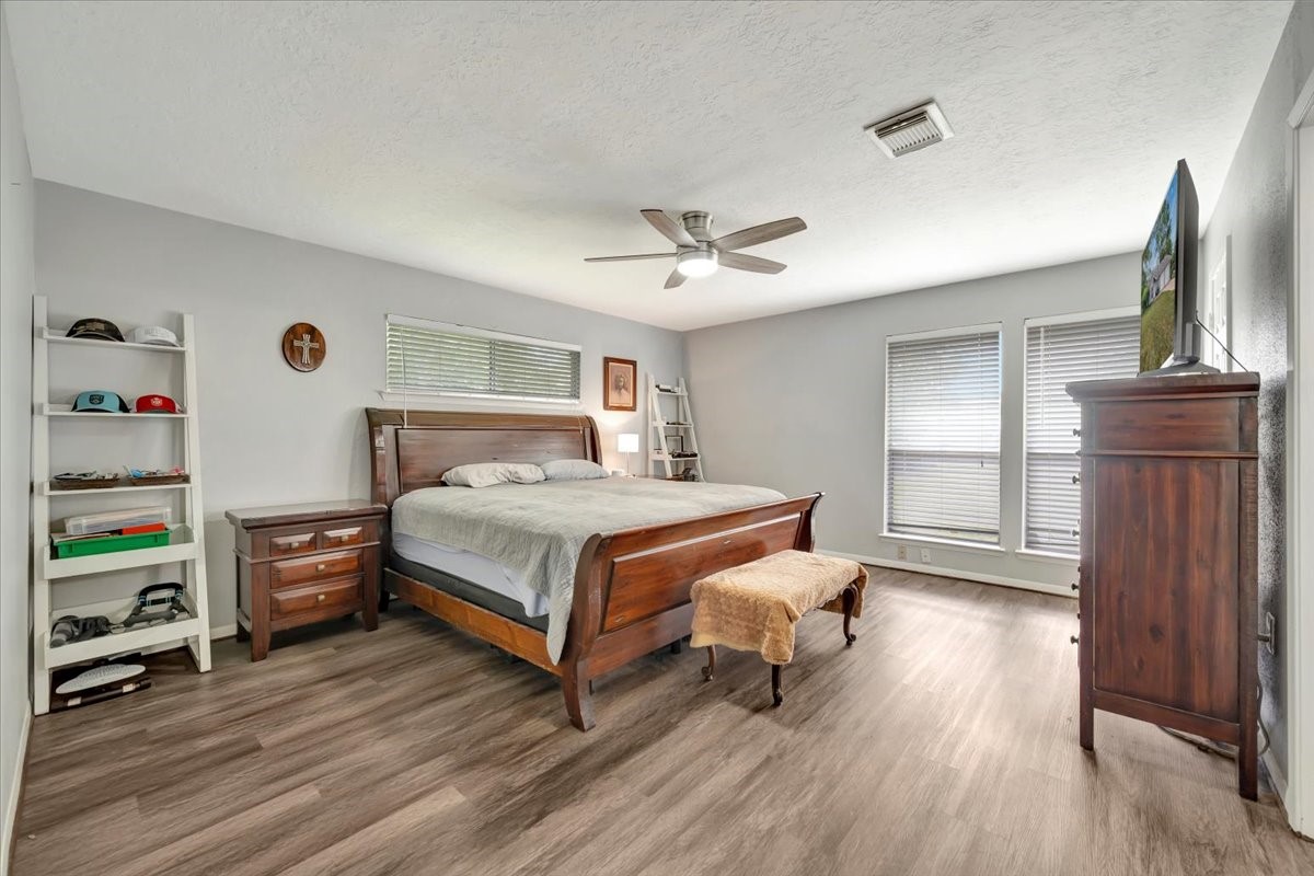 2610 Loganberry Circle Seabrook, TX 77586 - Photo 23 of 35 a bedroom with a bed and a chandelier