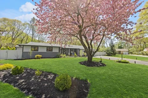 $1,099,999 | 6 Rigger Court, Huntington Station, NY 11746