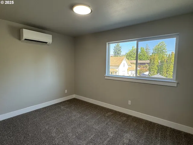 $325,000 | 440 West Harrison Street, Roseburg, OR 97471