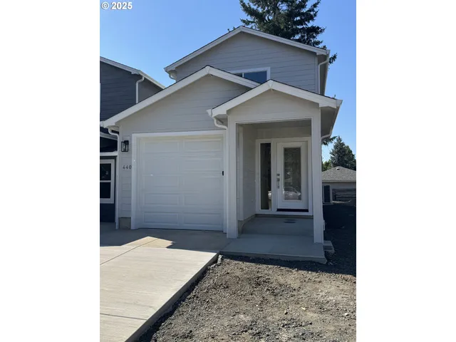 $325,000 | 440 West Harrison Street, Roseburg, OR 97471