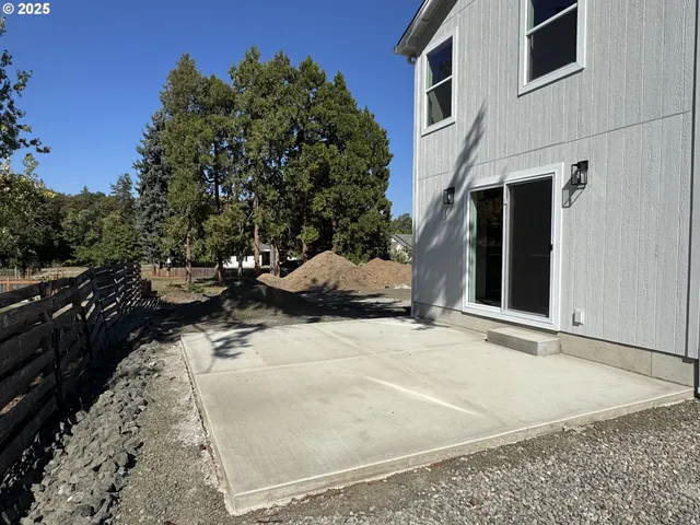 $325,000 | 440 West Harrison Street, Roseburg, OR 97471