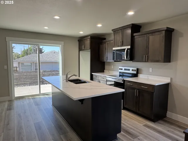 $325,000 | 440 West Harrison Street, Roseburg, OR 97471