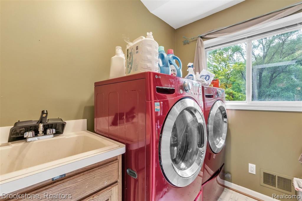 451 John R Road Rochester Hills, MI 48307 - Photo 11 of 25