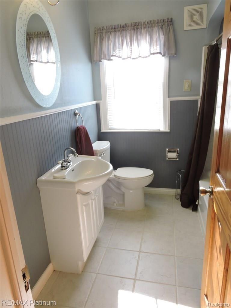 713 Spring Street Howell, MI 48843 - Photo 11 of 21 First Floor Bath