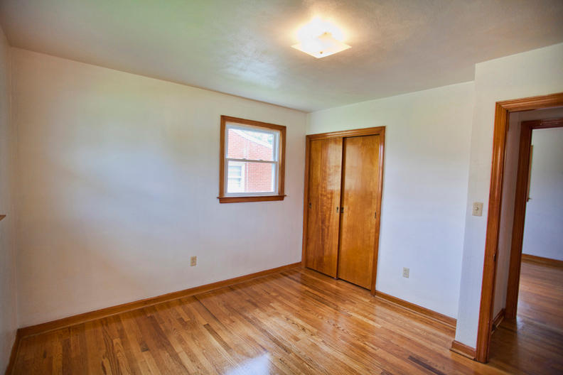 5014 Hubert Road Northwest Roanoke, VA 24012 - Photo 22 of 38 Hubert018