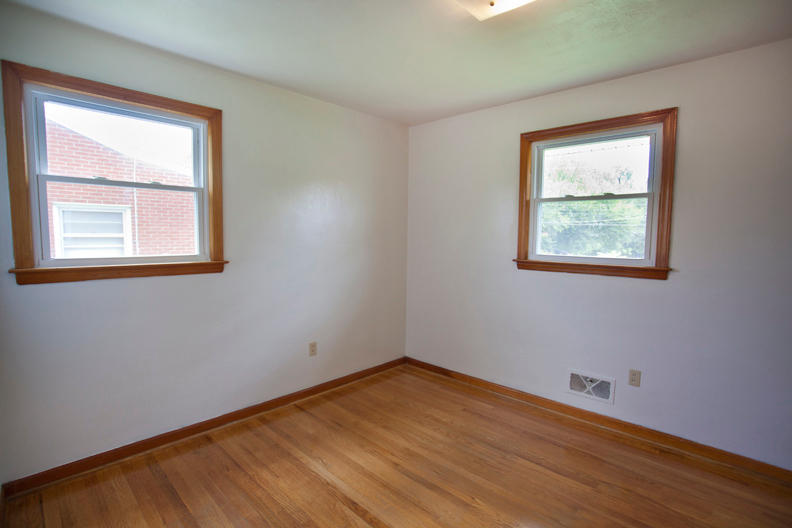 5014 Hubert Road Northwest Roanoke, VA 24012 - Photo 24 of 38 Hubert020