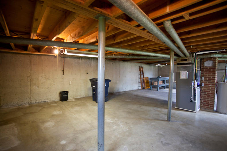 5014 Hubert Road Northwest Roanoke, VA 24012 - Photo 31 of 38 Hubert025