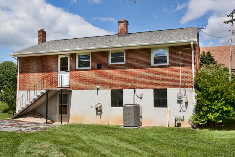 5014 Hubert Road Northwest Roanoke, VA 24012 - Photo 34 of 38 Hubert029