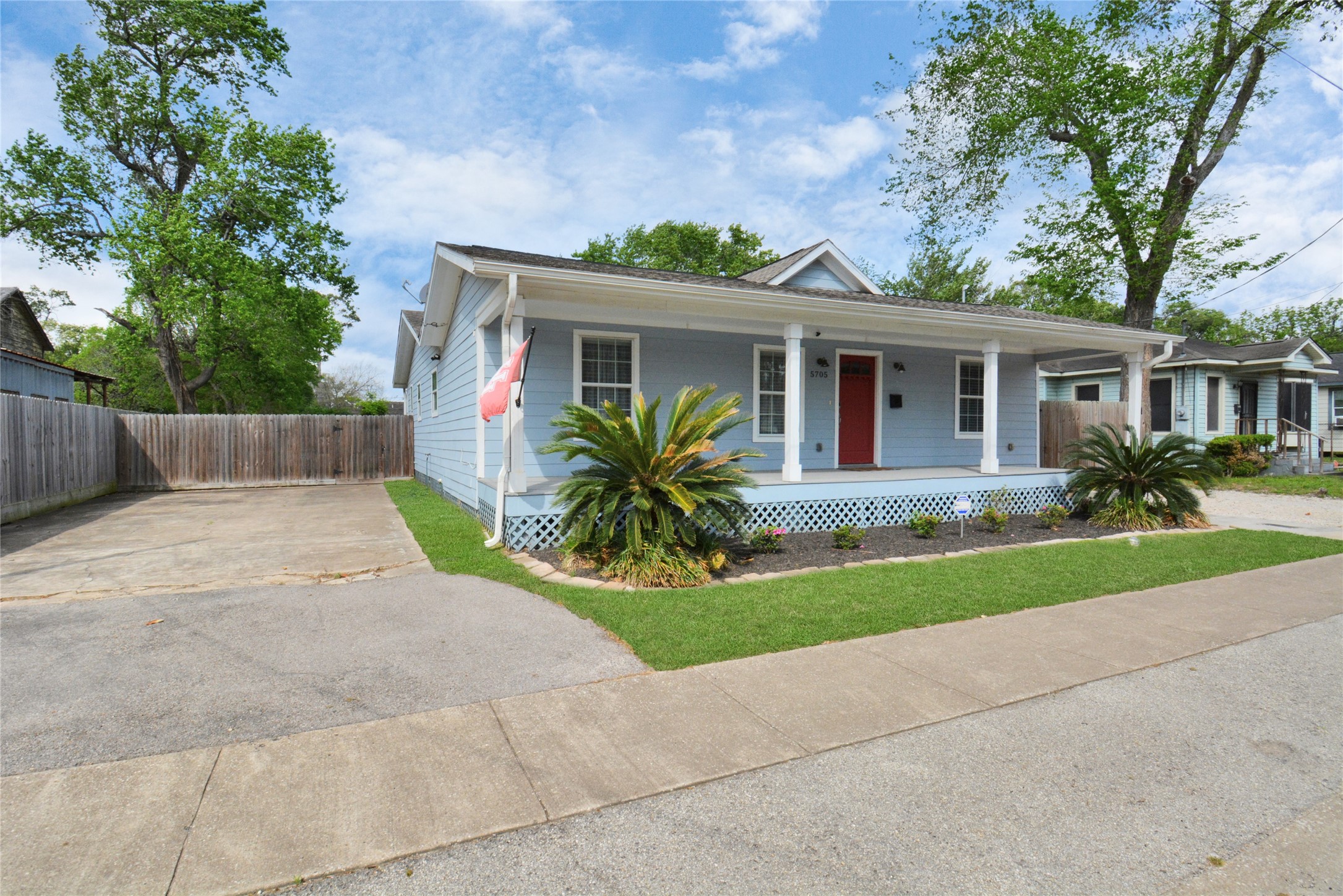 5705 Cochran Street Houston, TX 77009 - Photo 2 of 34 front view of a house with a yard