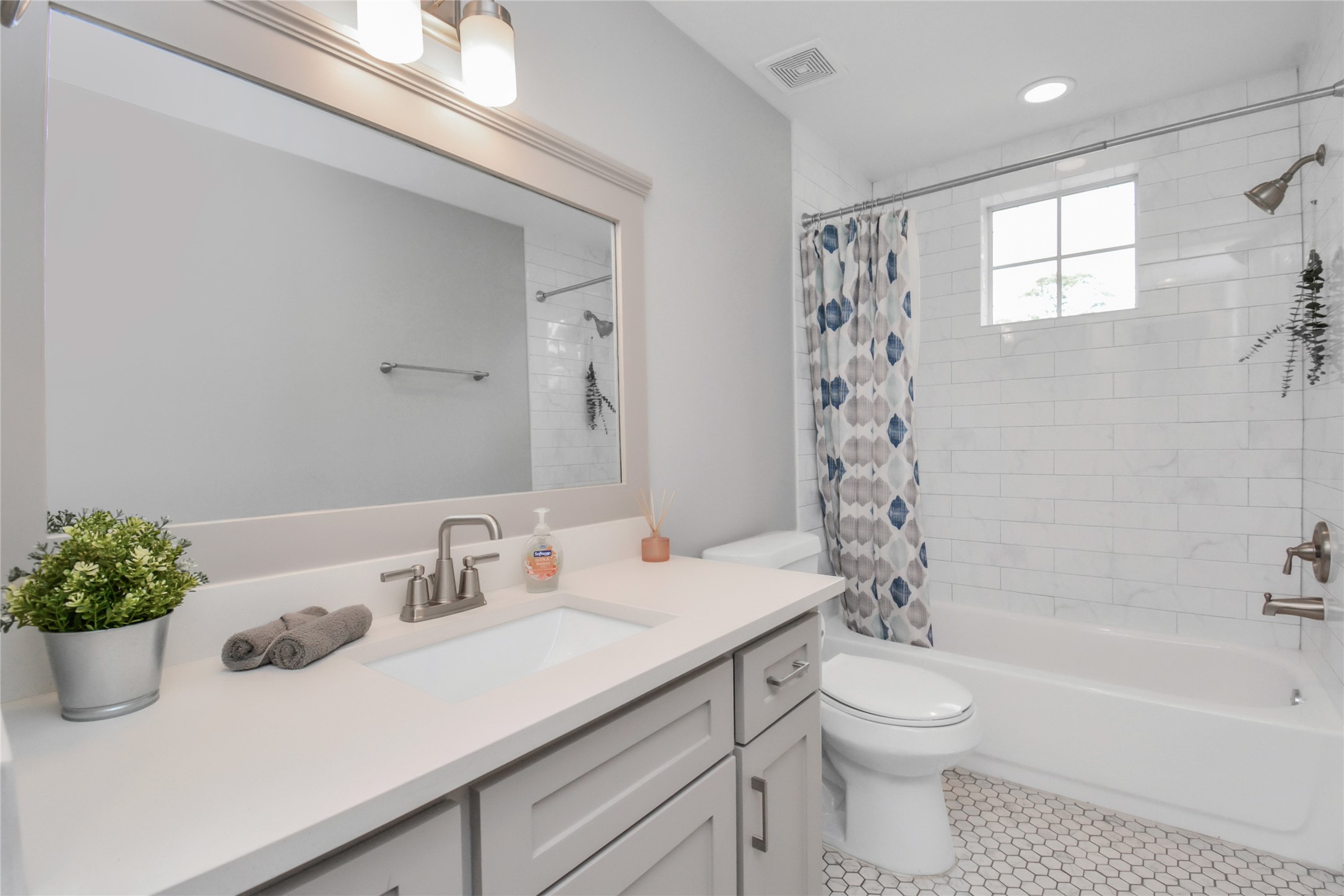 5705 Cochran Street Houston, TX 77009 - Photo 29 of 34 a bathroom with a sink a toilet a tub and shower