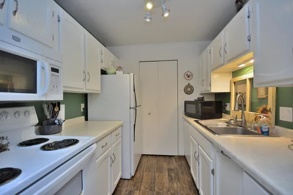 $165,000 | 10464 Whitnall Edge Drive, Unit 203, Franklin, WI 53132