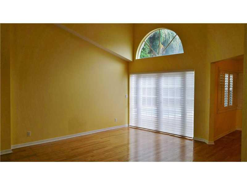 3220 Overlook Road Davie, FL 33328 - Photo 16 of 23 Living Room