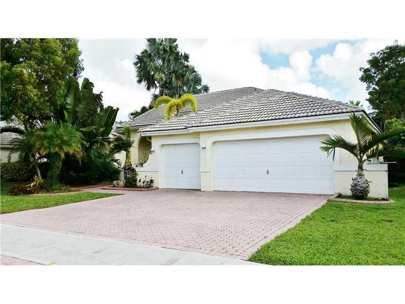 3220 Overlook Road Davie, FL 33328 - Photo 3 of 23 Exterior Front
