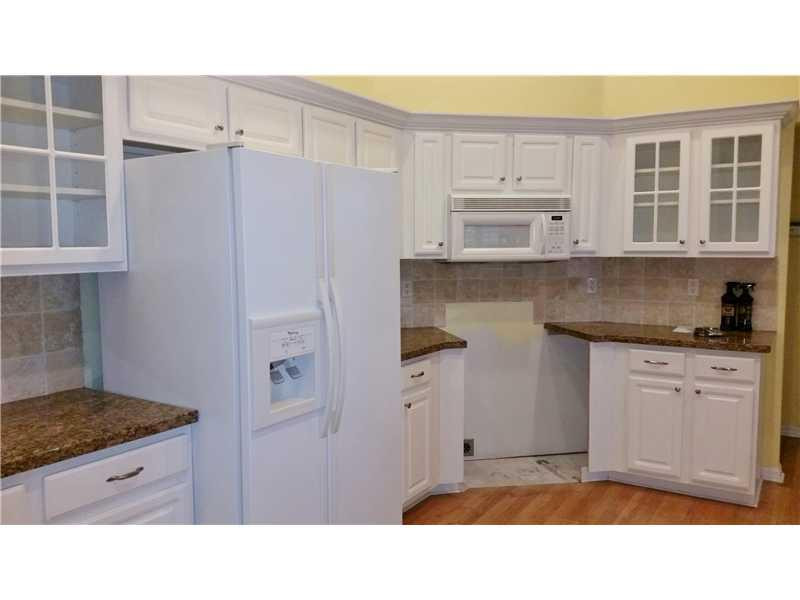 3220 Overlook Road Davie, FL 33328 - Photo 8 of 23 Kitchen