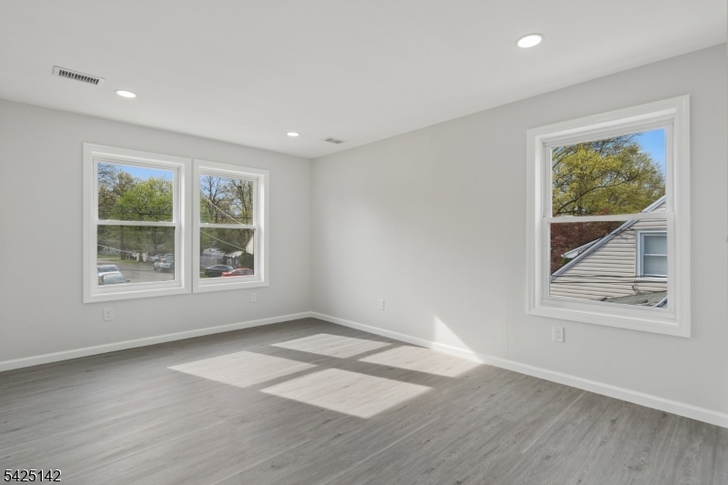 26 Hunterdon Road West Orange, NJ 07052 - Photo 24 of 36