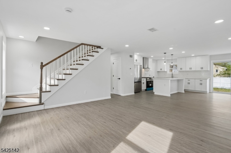 26 Hunterdon Road West Orange, NJ 07052 - Photo 3 of 36