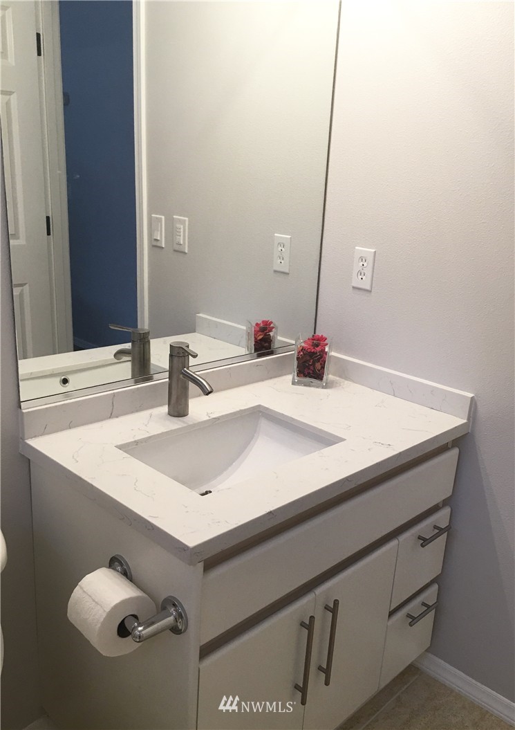 17527 110 Lane Southeast Renton, WA 98055 - Photo 14 of 25