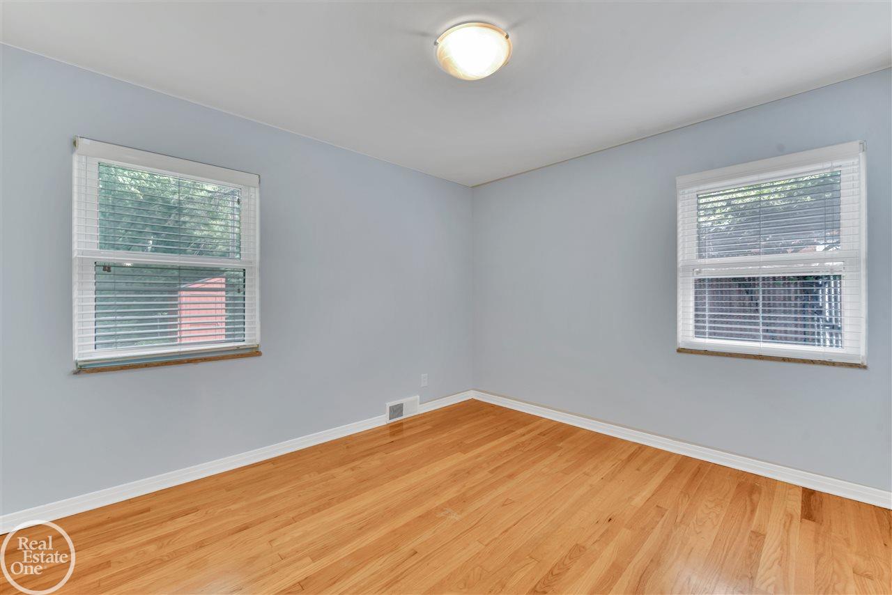860 Shoreham Road Grosse Pointe, MI 48236 - Photo 10 of 43 50016432-9.JPG