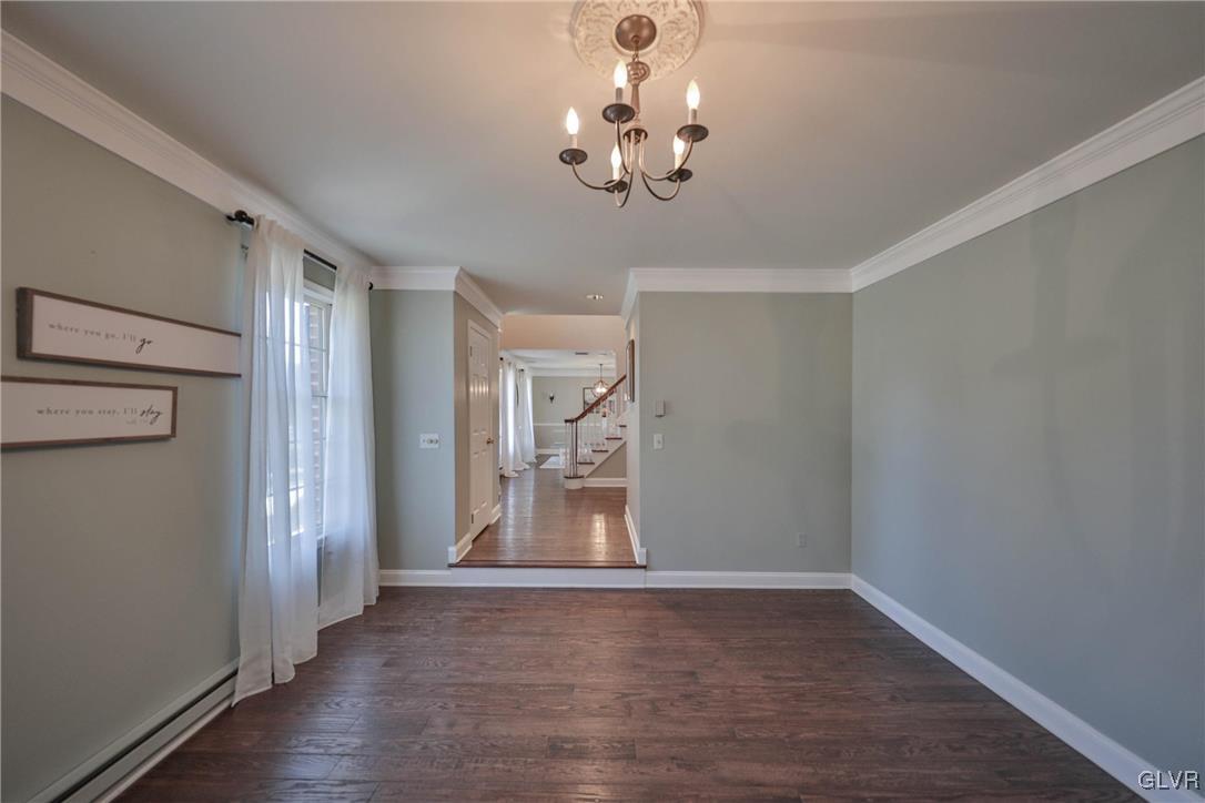 295 Wedgewood Road Bethlehem, PA 18017 - Photo 12 of 40 Living Room