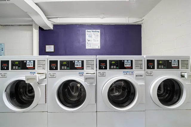 a view of kitchen with washer and dryer