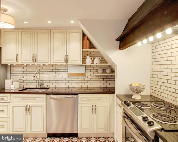 $1,030,000 | 421 Wilkes Street, Alexandria, VA 22314