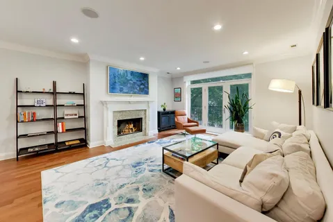 $699,000 | 844 West Roscoe Street, Unit 2E, Chicago, IL 60657